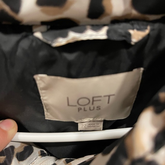 LOFT Plus Leopard Puffer Vest - 22 - Picture 2 of 3